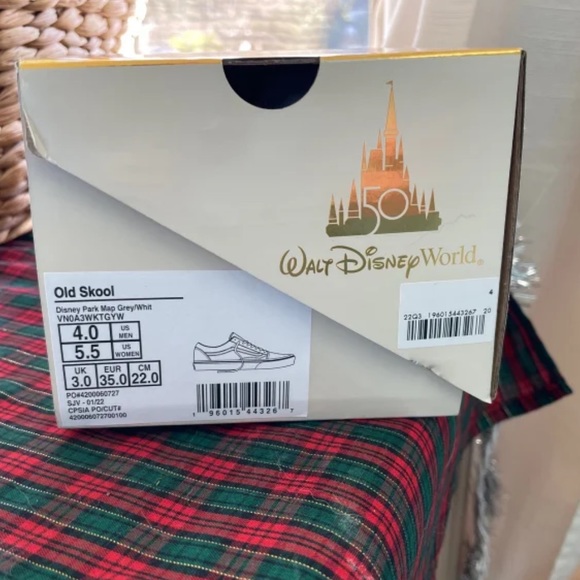 Walt Disney World Limited Edition 50th VANS - Picture 5 of 7
